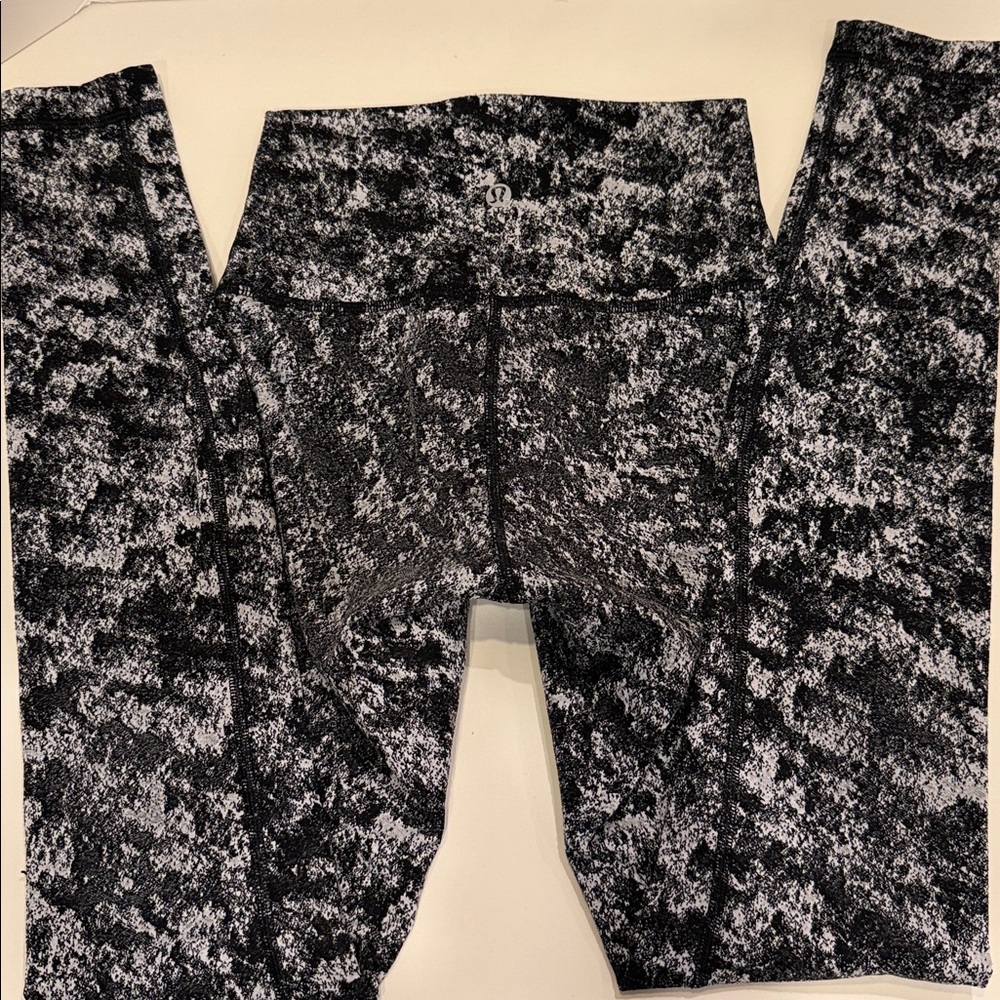 Lululemon Leggings Size 2 Black White Print High Rise Yoga Pants